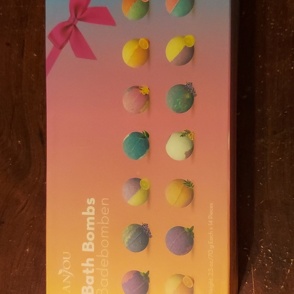 Anjou 14 Piece Bath Bomb Set